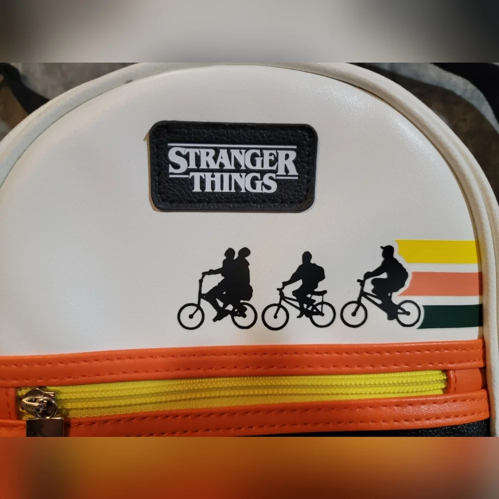 Stranger Things mini backpack - Picture 3 of 7